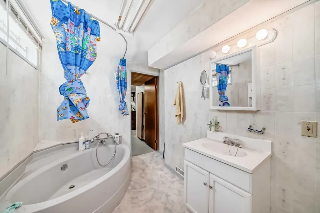 5132 Marian Way NE Calgary AB T2A 2Y4