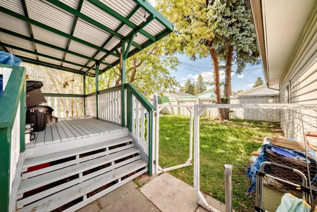5132 Marian Way NE Calgary AB T2A 2Y4