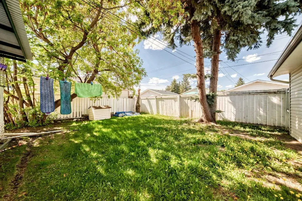 5132 Marian Way NE Calgary AB T2A 2Y4