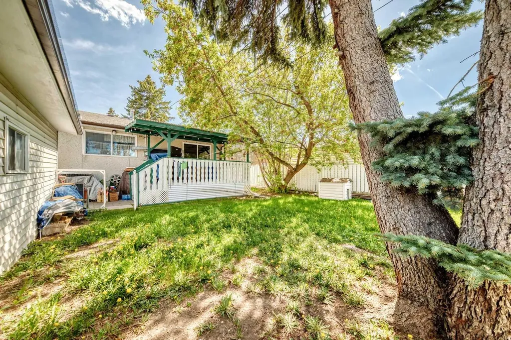 5132 Marian Way NE Calgary AB T2A 2Y4