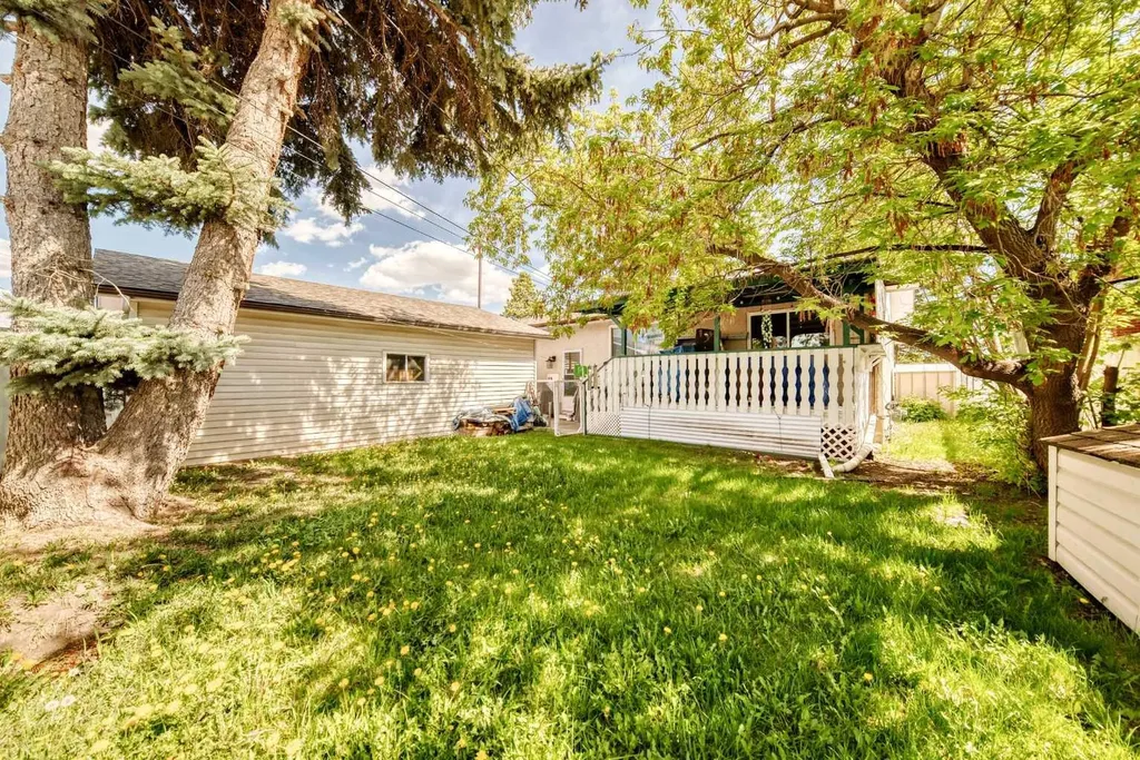 5132 Marian Way NE Calgary AB T2A 2Y4
