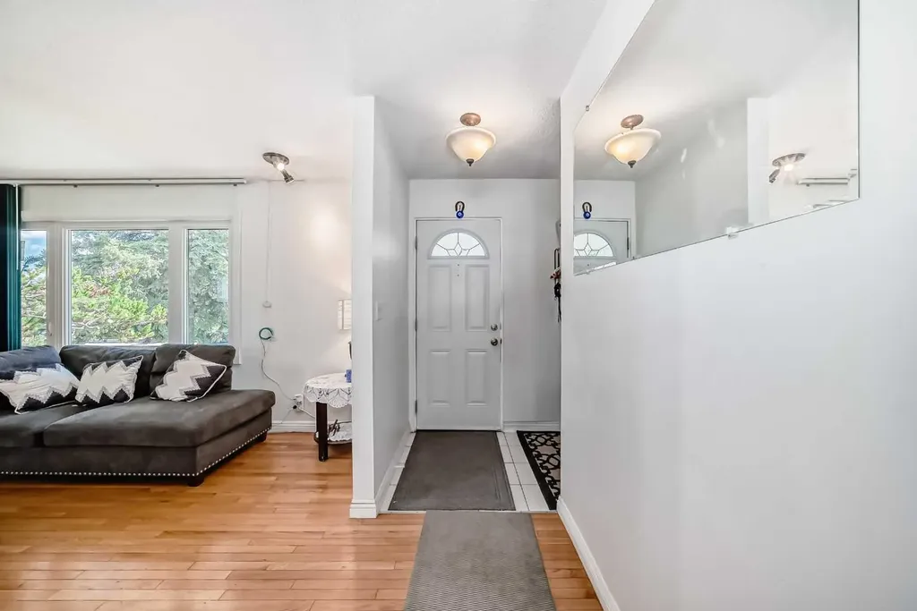 5132 Marian Way NE Calgary AB T2A 2Y4