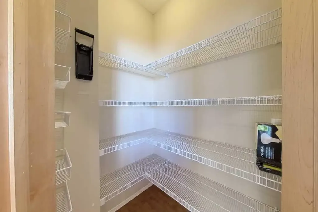 39 Simcoe Terrace SW Calgary AB T3H 4S3