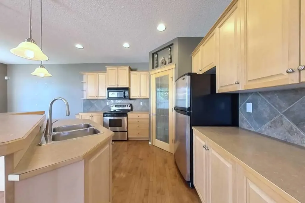 39 Simcoe Terrace SW Calgary AB T3H 4S3