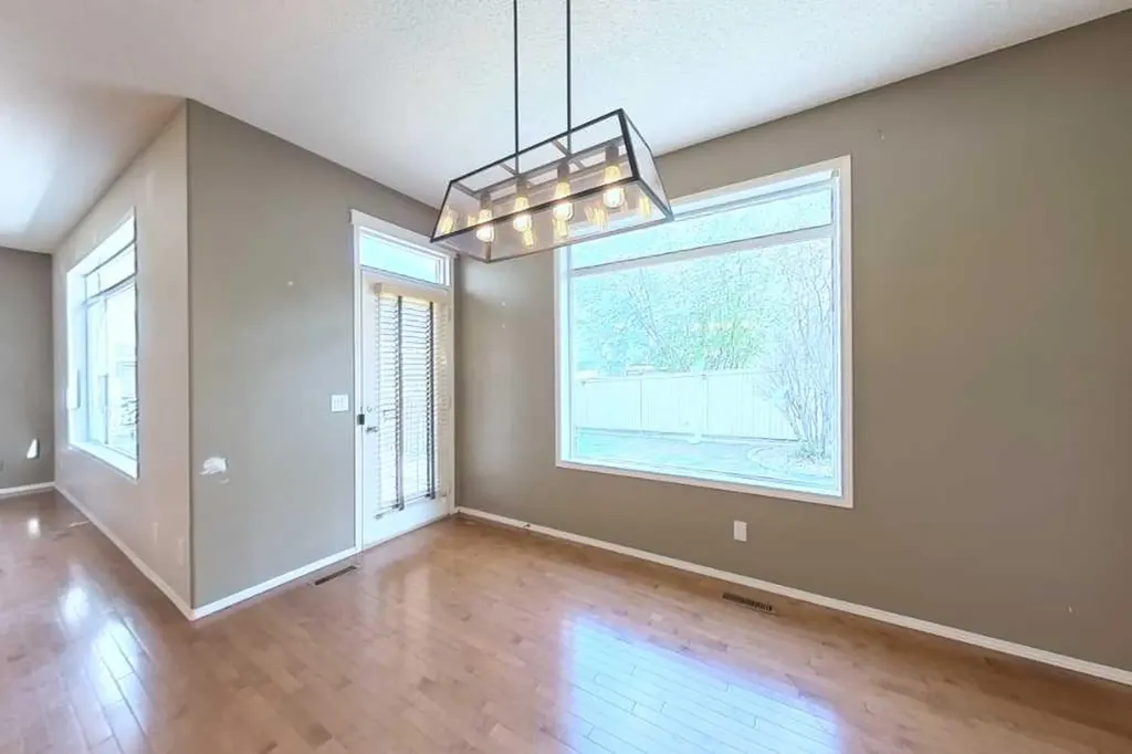 39 Simcoe Terrace SW Calgary AB T3H 4S3