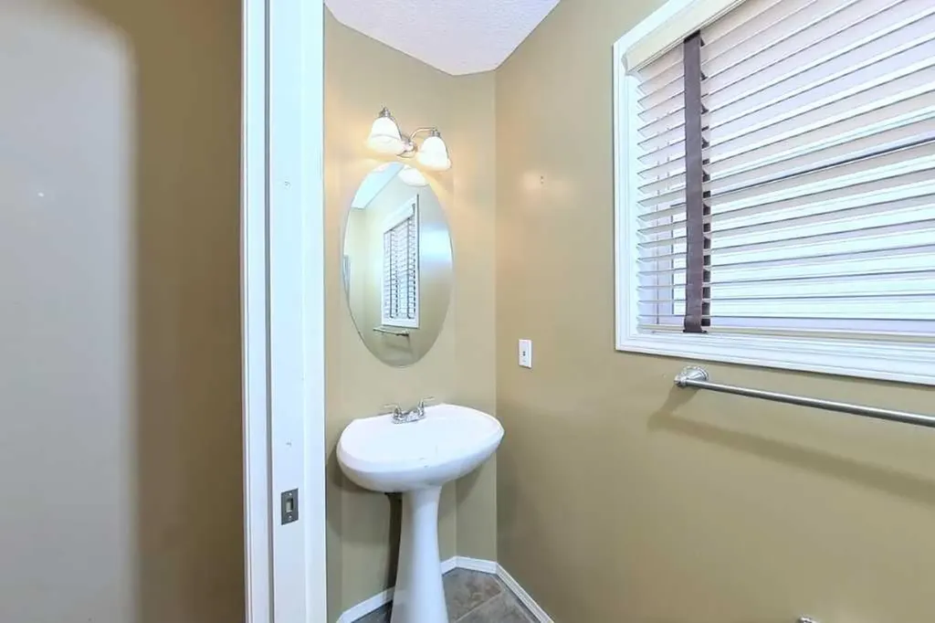 39 Simcoe Terrace SW Calgary AB T3H 4S3