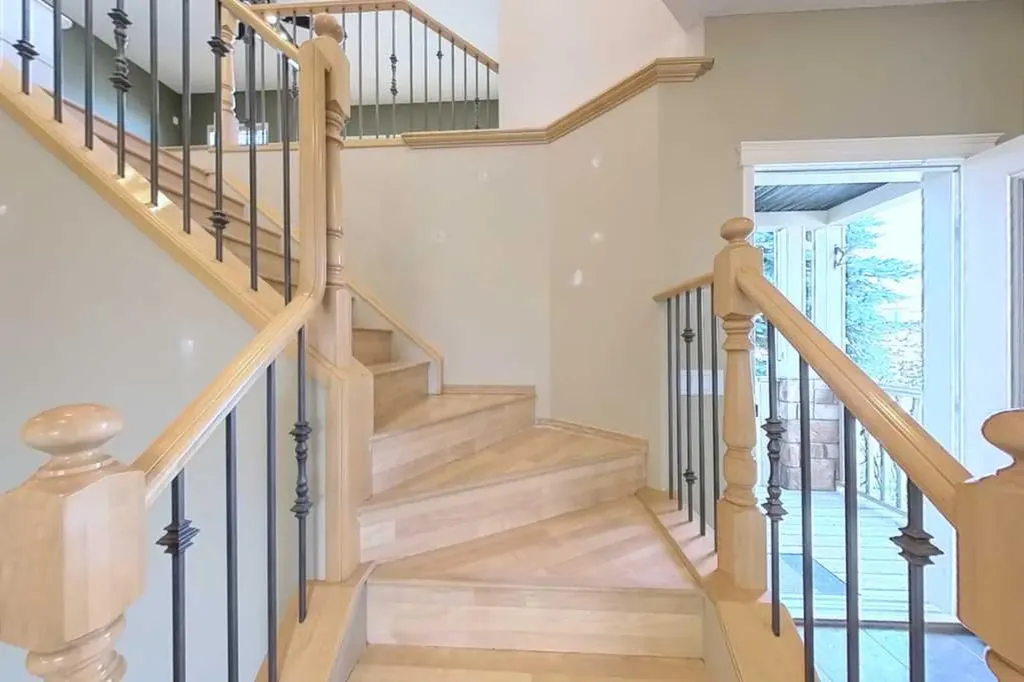 39 Simcoe Terrace SW Calgary AB T3H 4S3