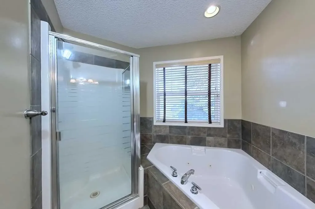 39 Simcoe Terrace SW Calgary AB T3H 4S3