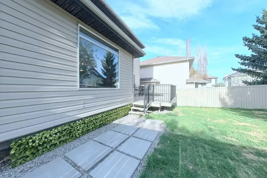 39 Simcoe Terrace SW Calgary AB T3H 4S3
