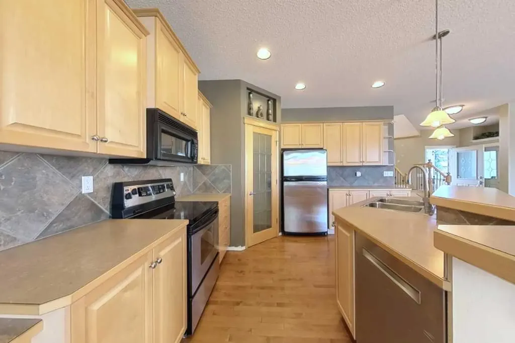 39 Simcoe Terrace SW Calgary AB T3H 4S3