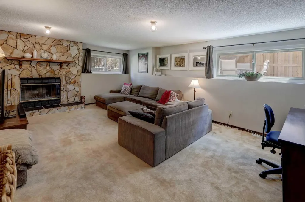 36 Edforth Road NW Calgary AB T3A 3V7