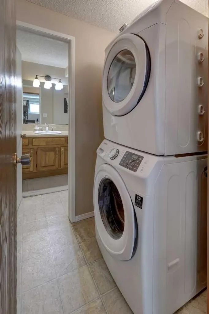 36 Edforth Road NW Calgary AB T3A 3V7