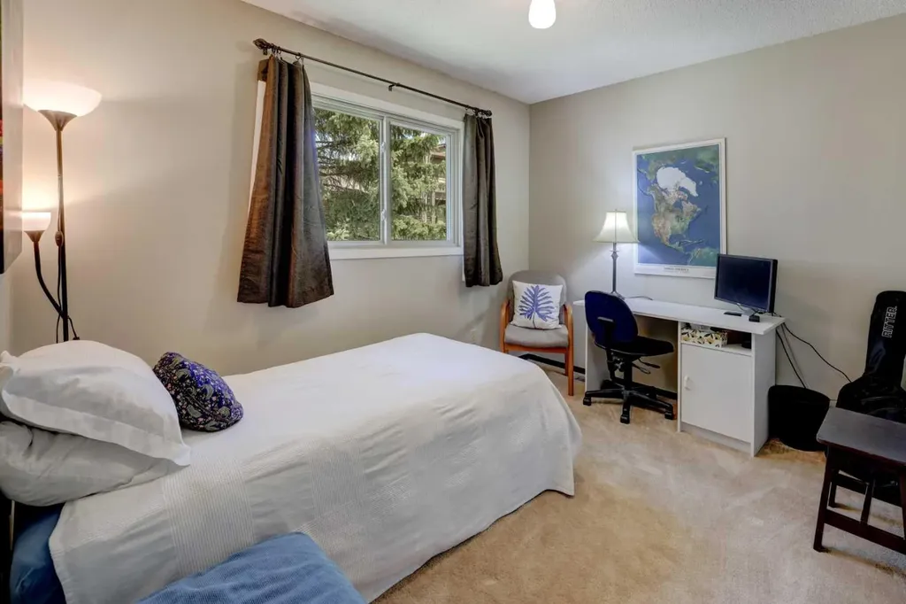 36 Edforth Road NW Calgary AB T3A 3V7