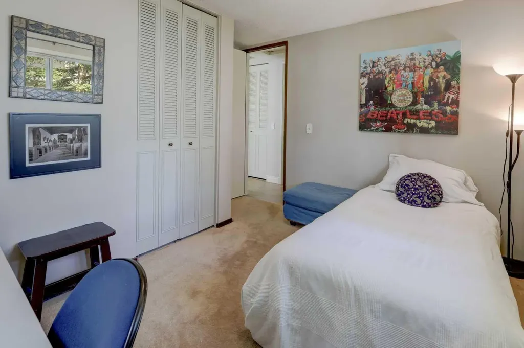 36 Edforth Road NW Calgary AB T3A 3V7