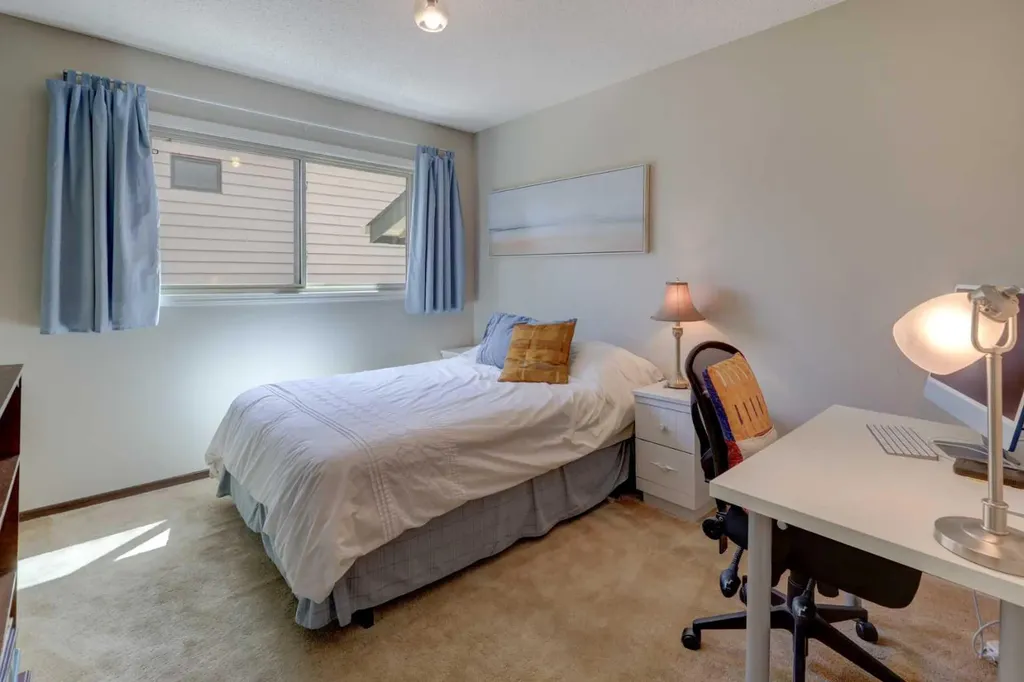 36 Edforth Road NW Calgary AB T3A 3V7