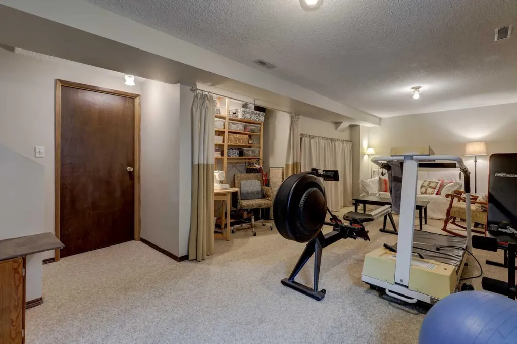 36 Edforth Road NW Calgary AB T3A 3V7