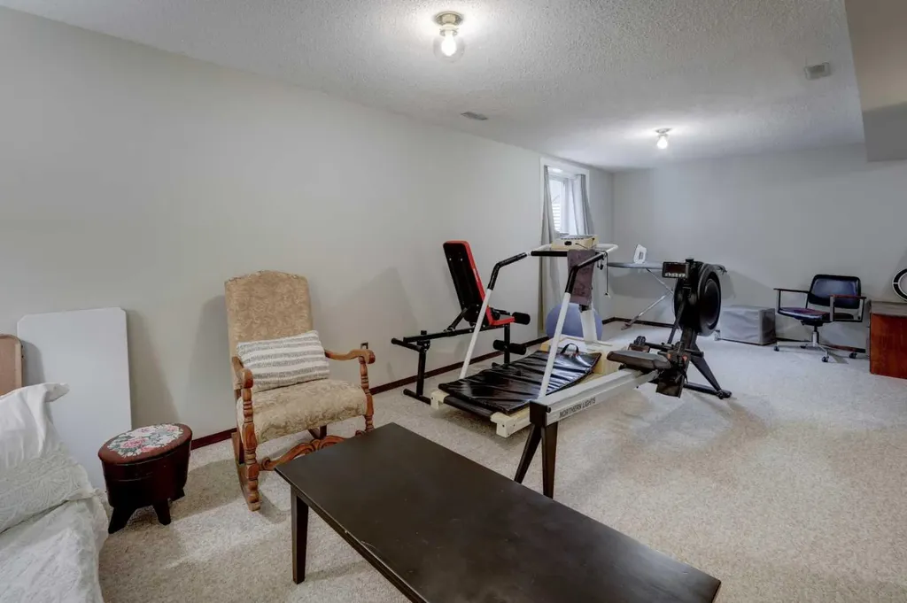 36 Edforth Road NW Calgary AB T3A 3V7