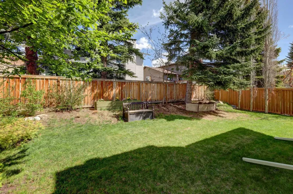 36 Edforth Road NW Calgary AB T3A 3V7
