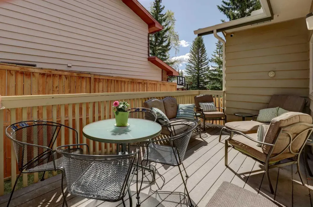36 Edforth Road NW Calgary AB T3A 3V7