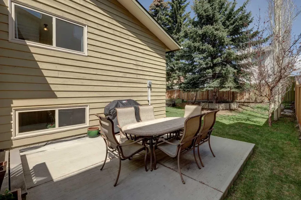 36 Edforth Road NW Calgary AB T3A 3V7