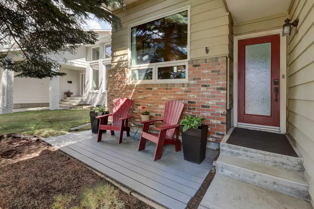 36 Edforth Road NW Calgary AB T3A 3V7