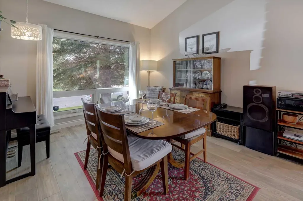 36 Edforth Road NW Calgary AB T3A 3V7