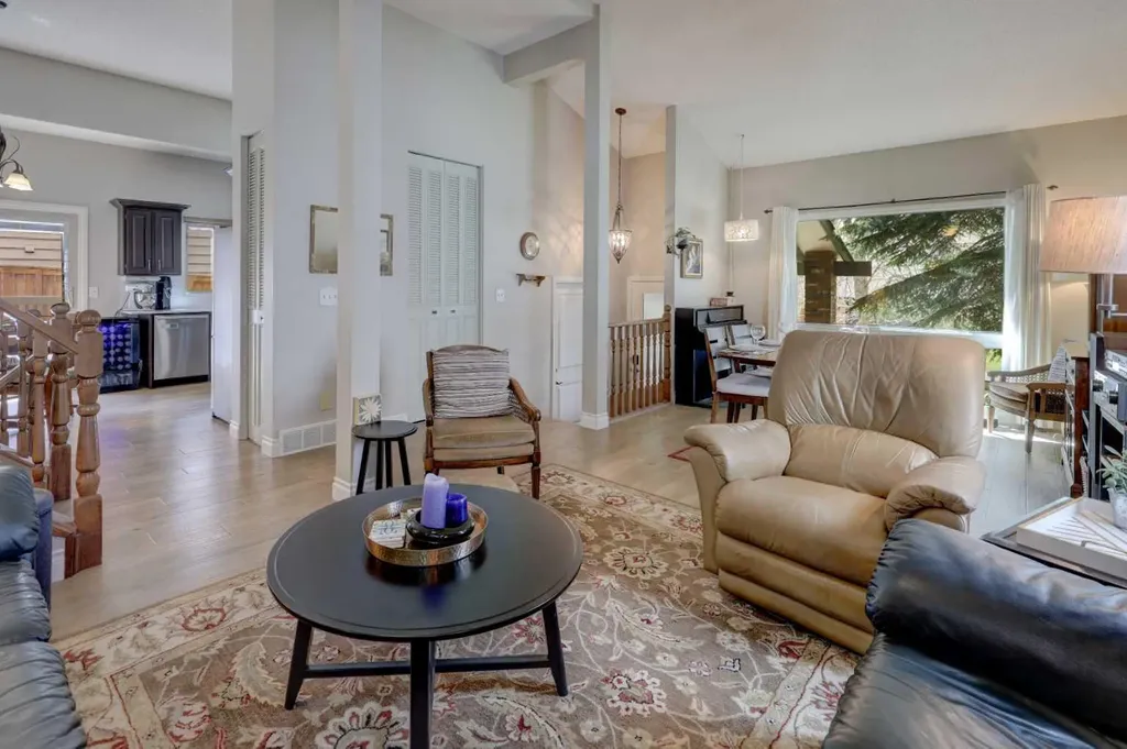 36 Edforth Road NW Calgary AB T3A 3V7