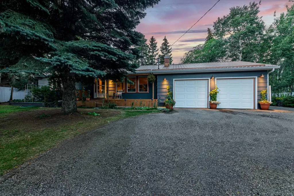 4444 50 Street Sylvan Lake AB T4S 1L6