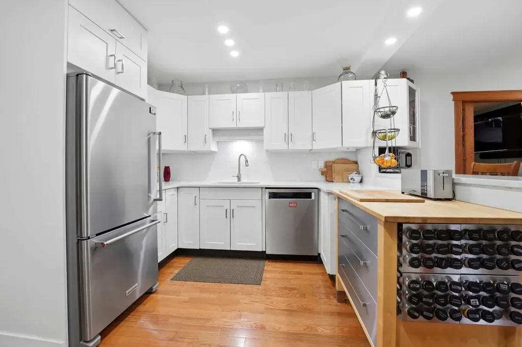 4444 50 Street Sylvan Lake AB T4S 1L6
