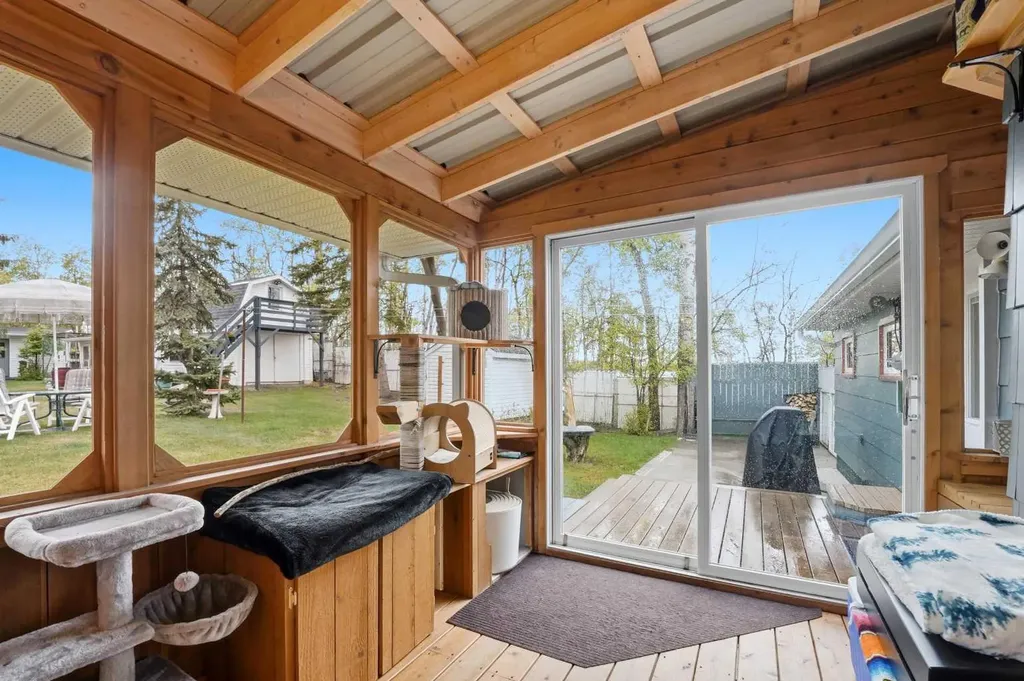 4444 50 Street Sylvan Lake AB T4S 1L6