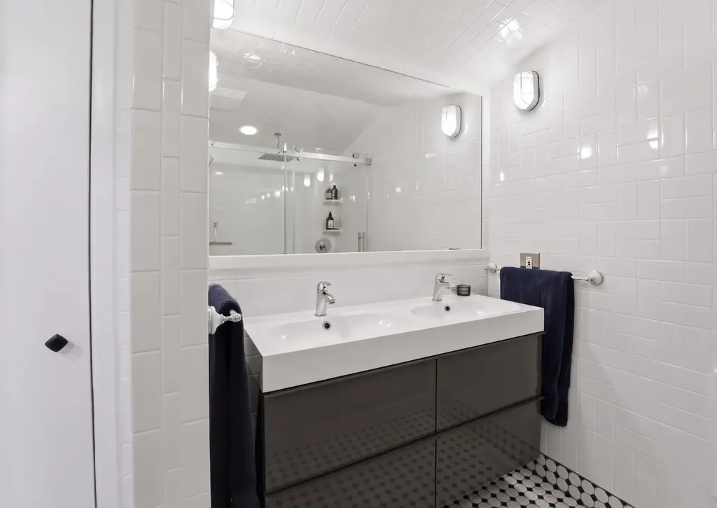 4444 50 Street Sylvan Lake AB T4S 1L6