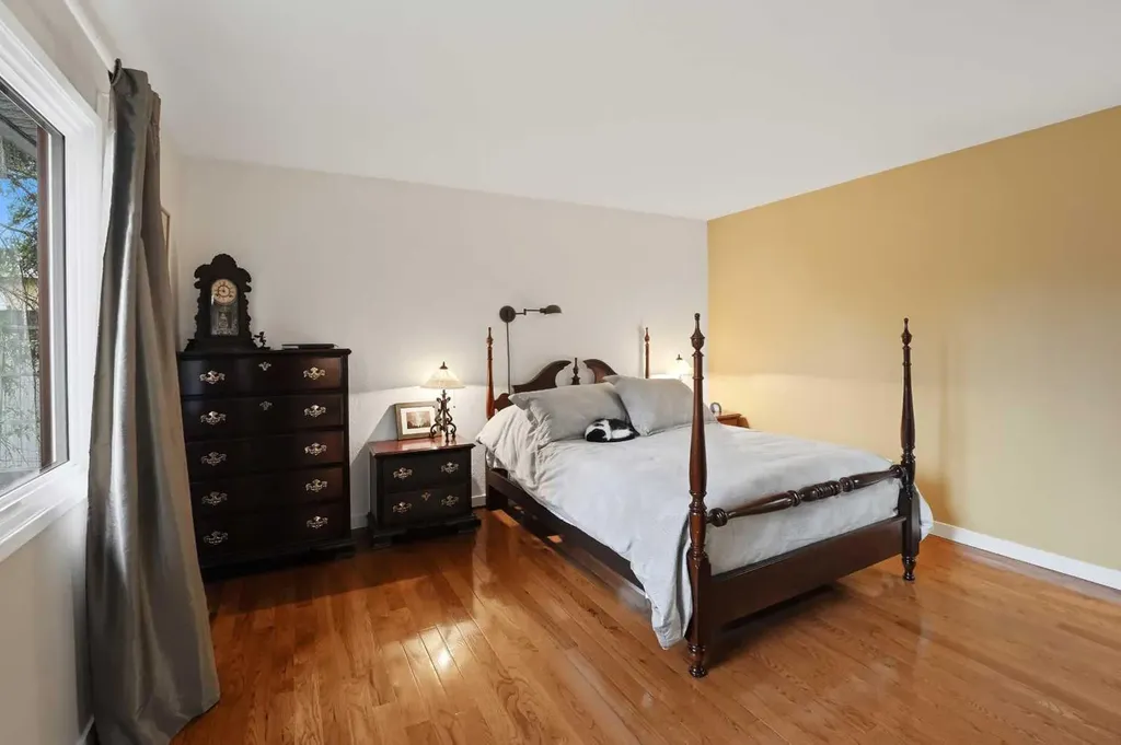 4444 50 Street Sylvan Lake AB T4S 1L6