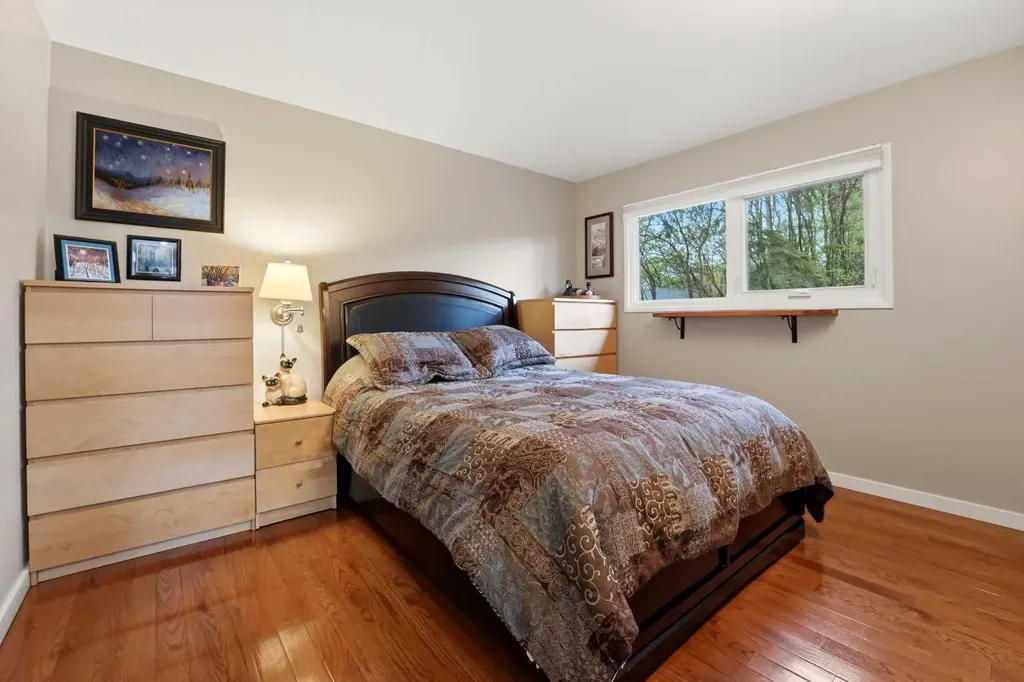 4444 50 Street Sylvan Lake AB T4S 1L6