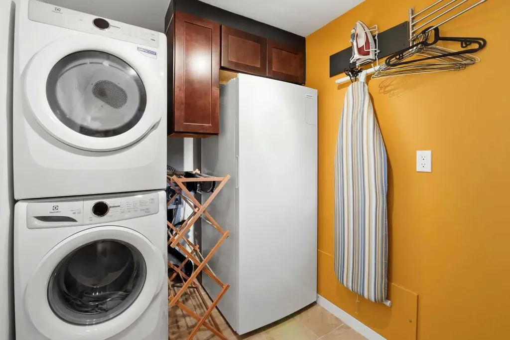 4444 50 Street Sylvan Lake AB T4S 1L6