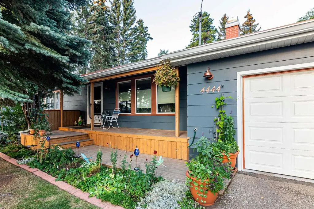 4444 50 Street Sylvan Lake AB T4S 1L6