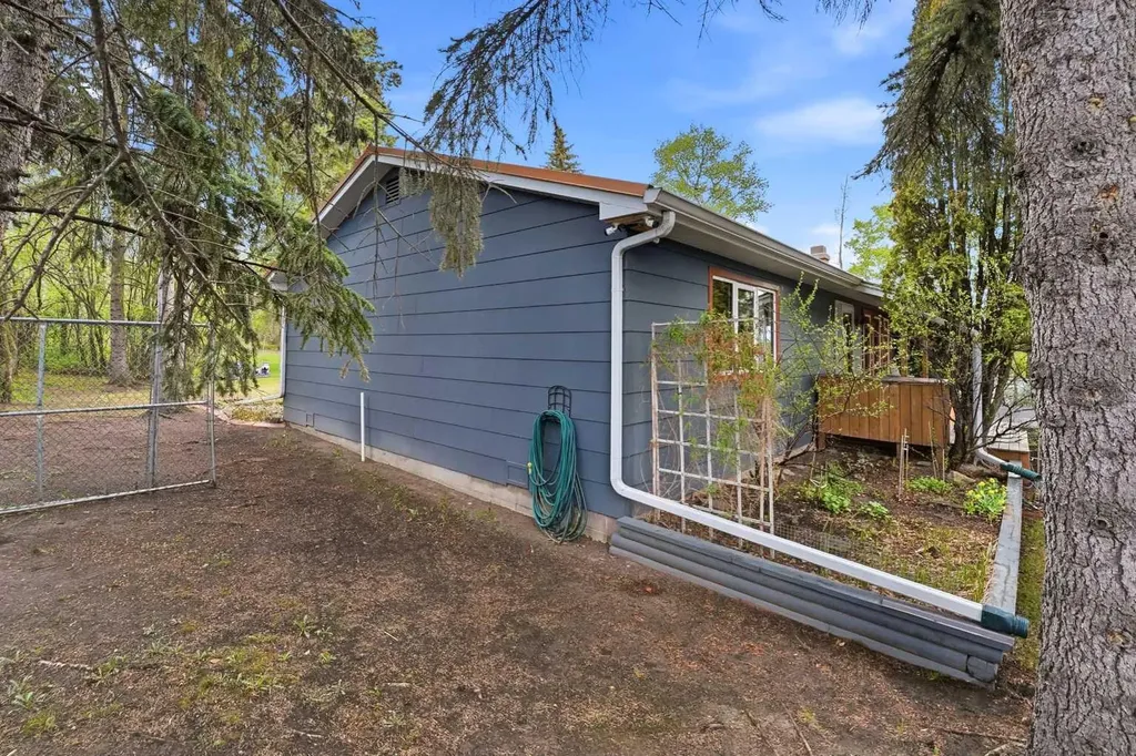 4444 50 Street Sylvan Lake AB T4S 1L6