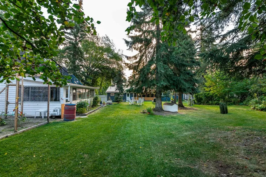 4444 50 Street Sylvan Lake AB T4S 1L6