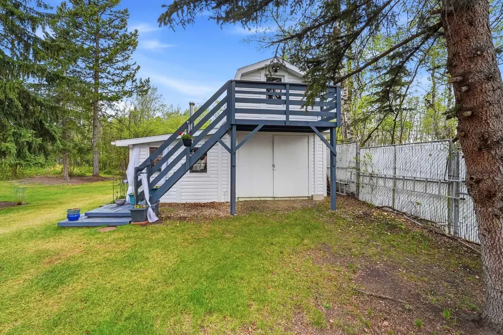 4444 50 Street Sylvan Lake AB T4S 1L6