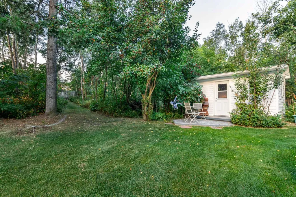 4444 50 Street Sylvan Lake AB T4S 1L6