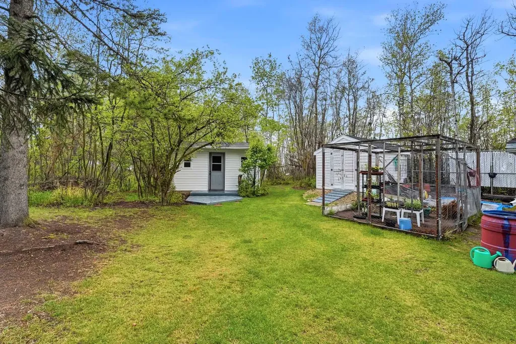 4444 50 Street Sylvan Lake AB T4S 1L6