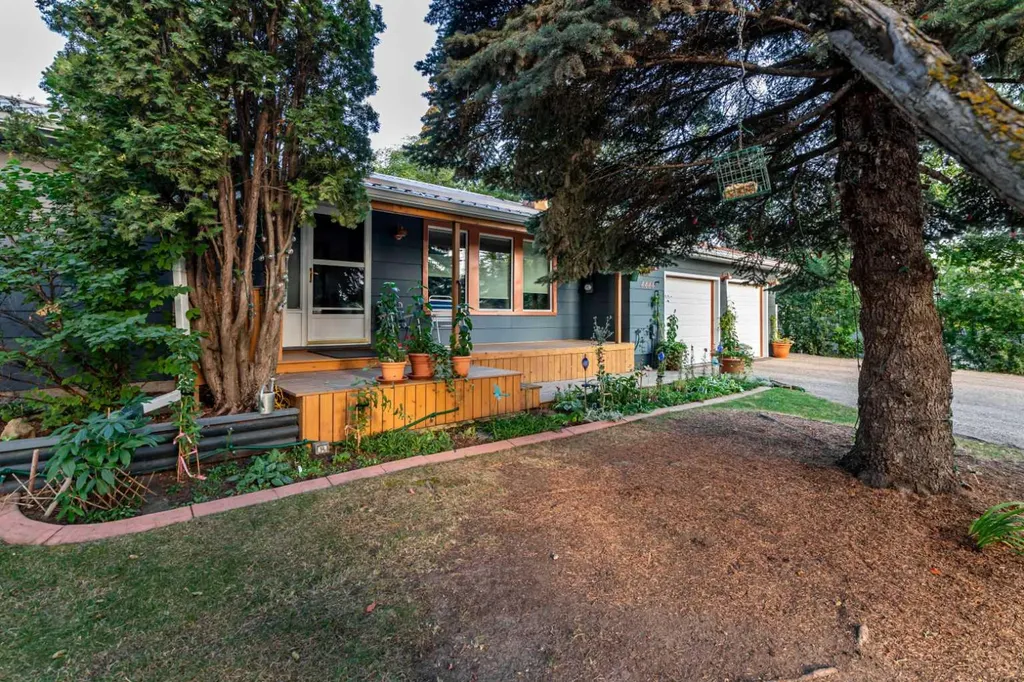 4444 50 Street Sylvan Lake AB T4S 1L6