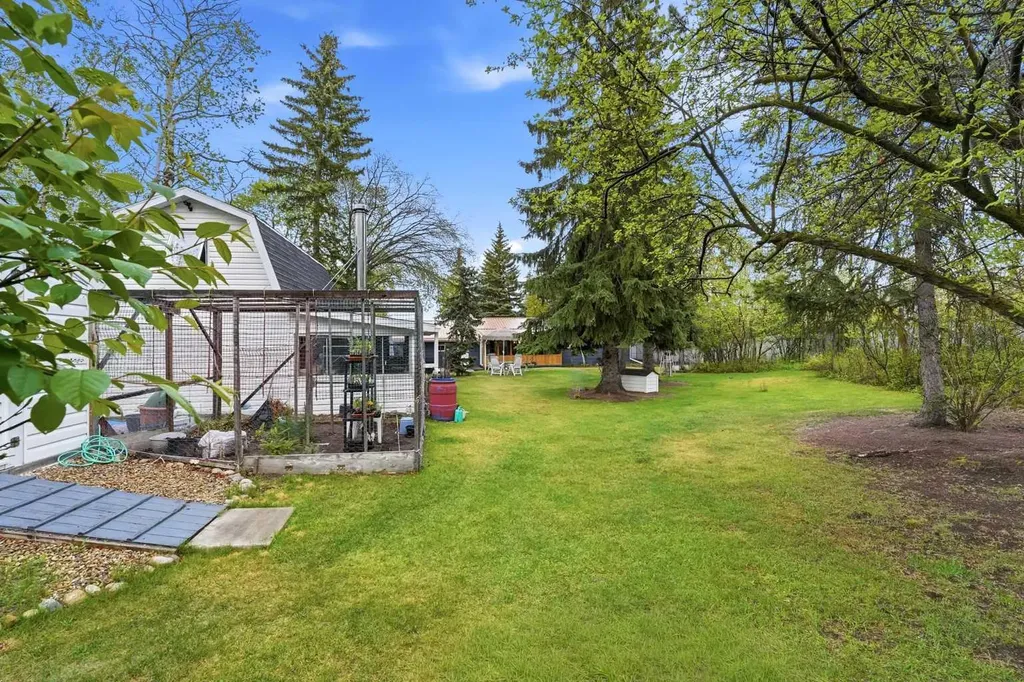 4444 50 Street Sylvan Lake AB T4S 1L6