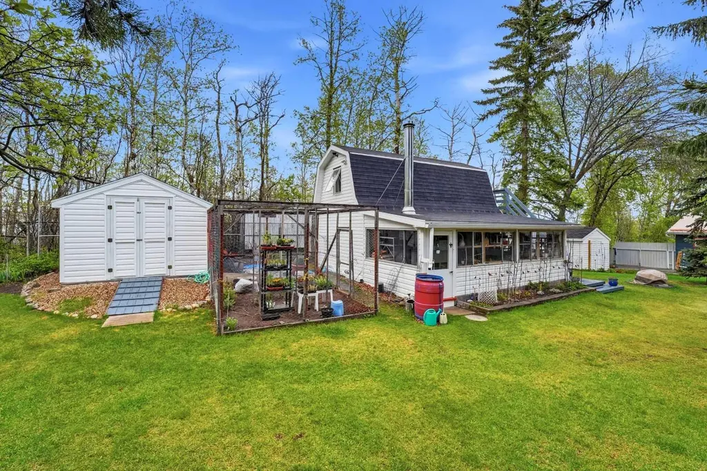 4444 50 Street Sylvan Lake AB T4S 1L6