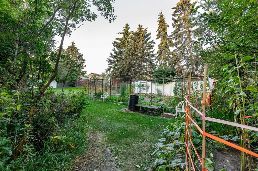 4444 50 Street Sylvan Lake AB T4S 1L6