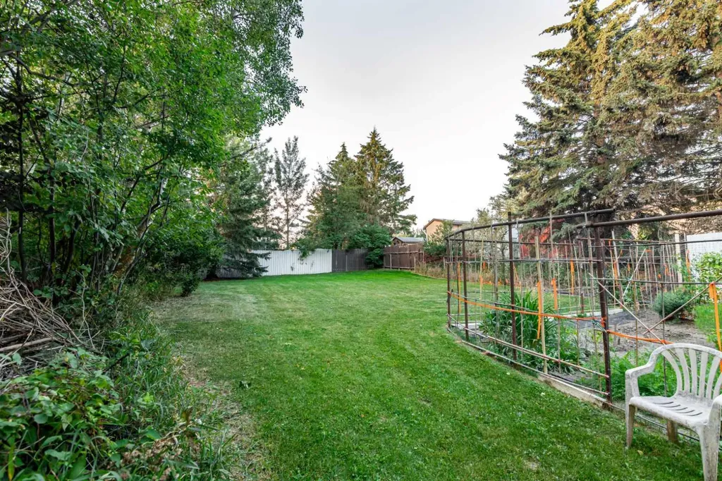 4444 50 Street Sylvan Lake AB T4S 1L6