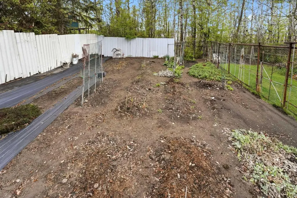 4444 50 Street Sylvan Lake AB T4S 1L6