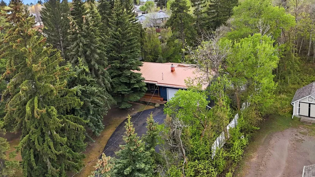 4444 50 Street Sylvan Lake AB T4S 1L6