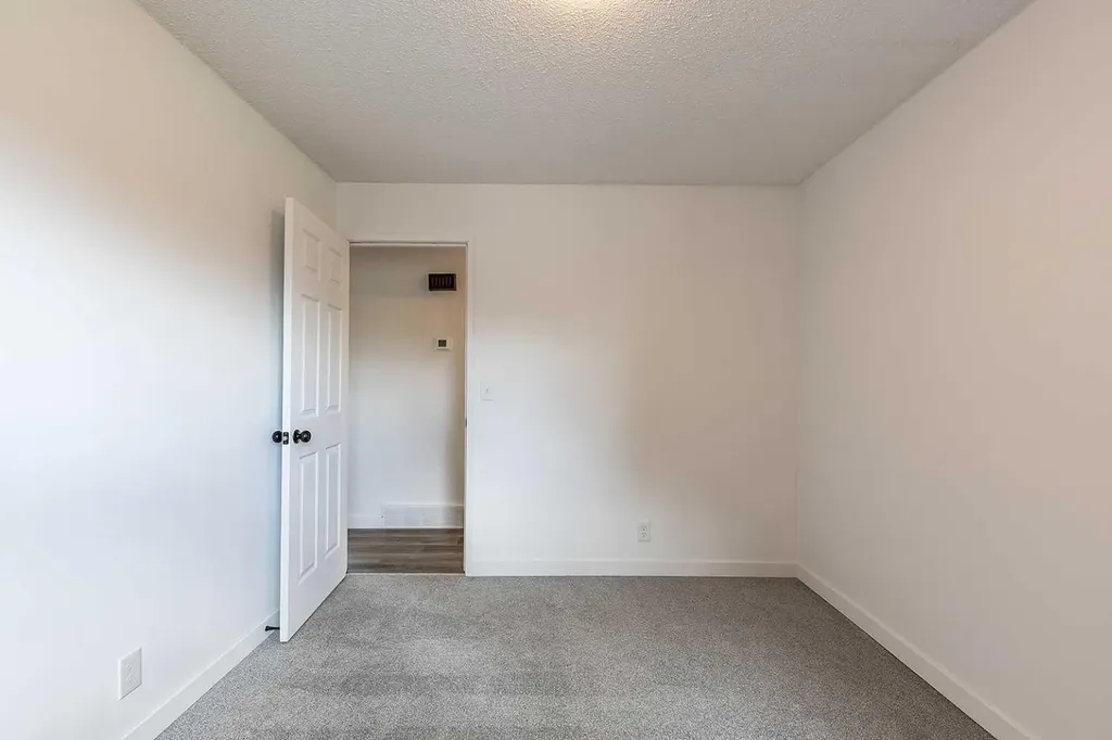 320 16 Street NE Medicine Hat AB T1A 7L9