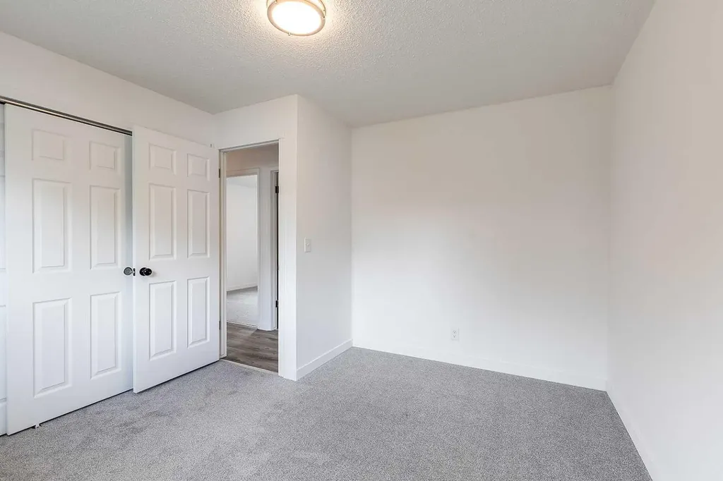 320 16 Street NE Medicine Hat AB T1A 7L9