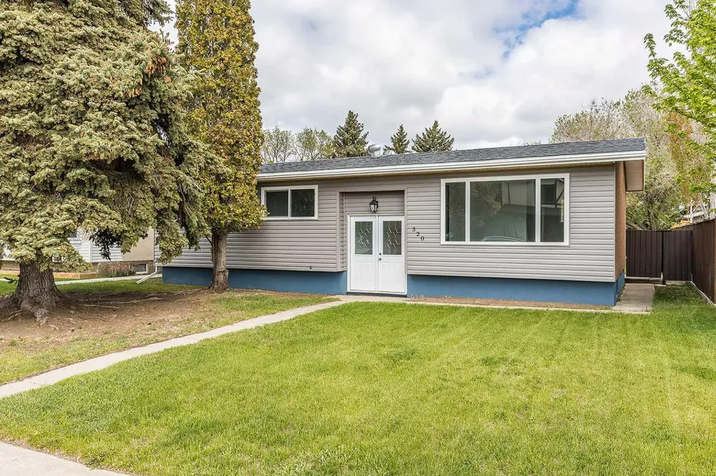 320 16 Street NE Medicine Hat AB T1A 7L9